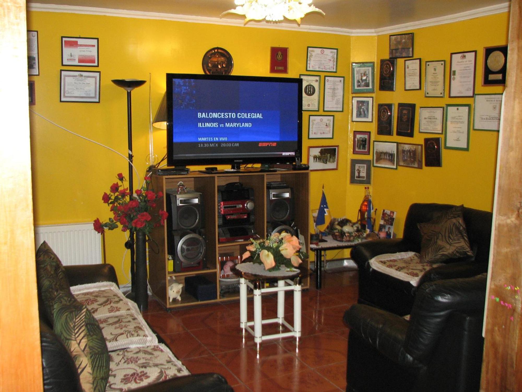 Hostal El Mirador Punta Arenas Exterior photo